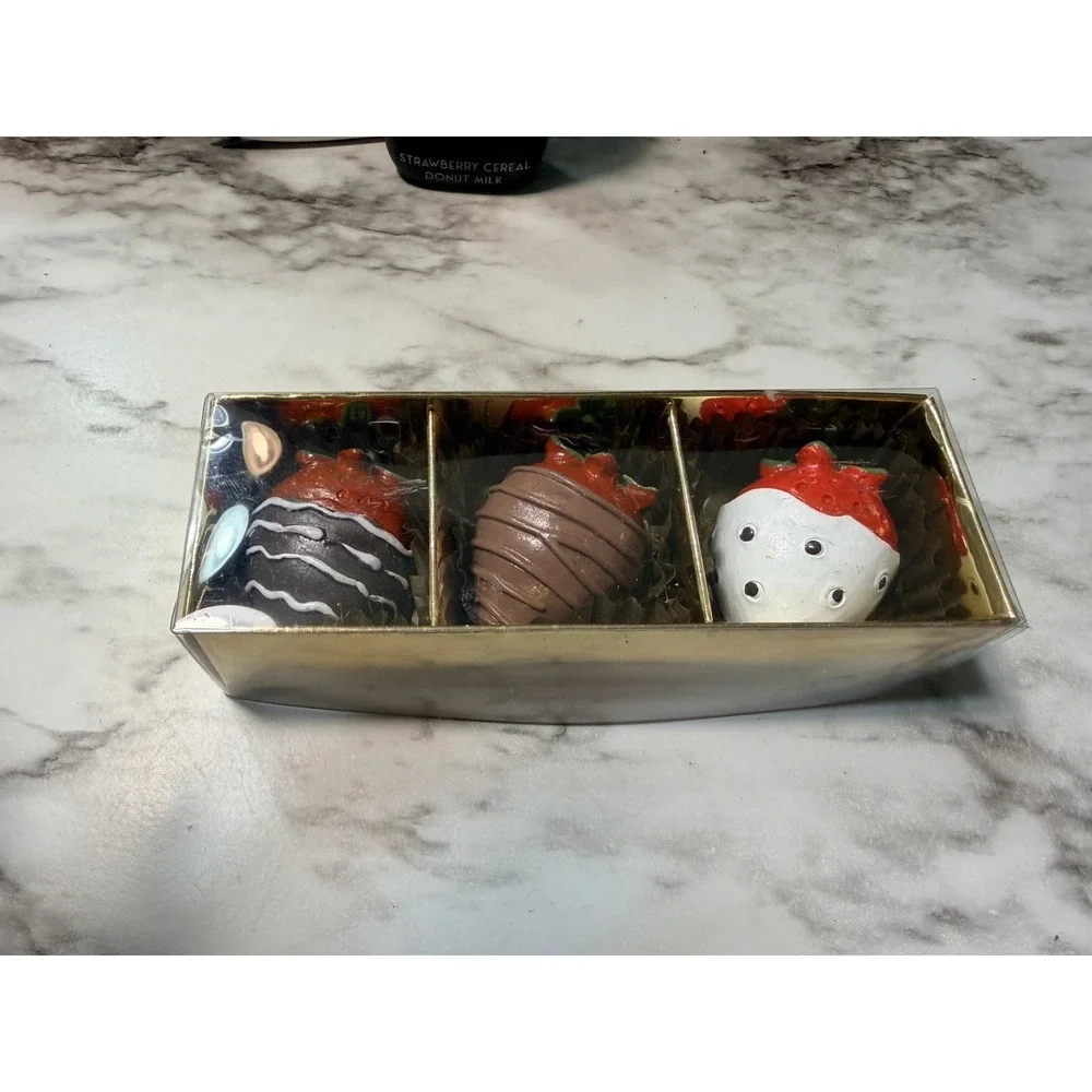 SUPER NEAT‎ 3 NIP CHOCOATE COVERED STRAWBERRY LIP GLOSS (2872)
